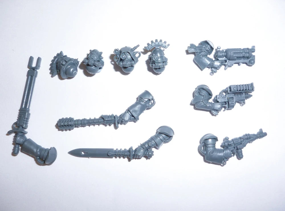 Warhammer 40K Adeptus Mechanicus Skitarii Alpha Heads and Weapons Bits Bitz