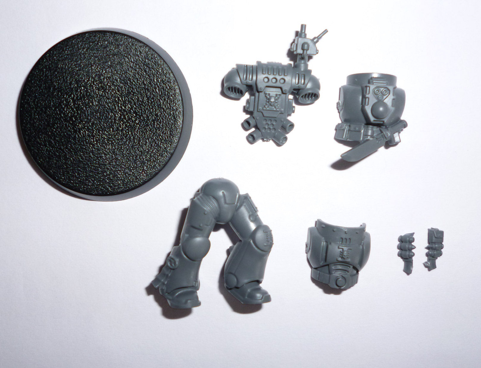 Deathwatch Veterans Legs Torso Backpack A - Warhammer - Authentic Sprue