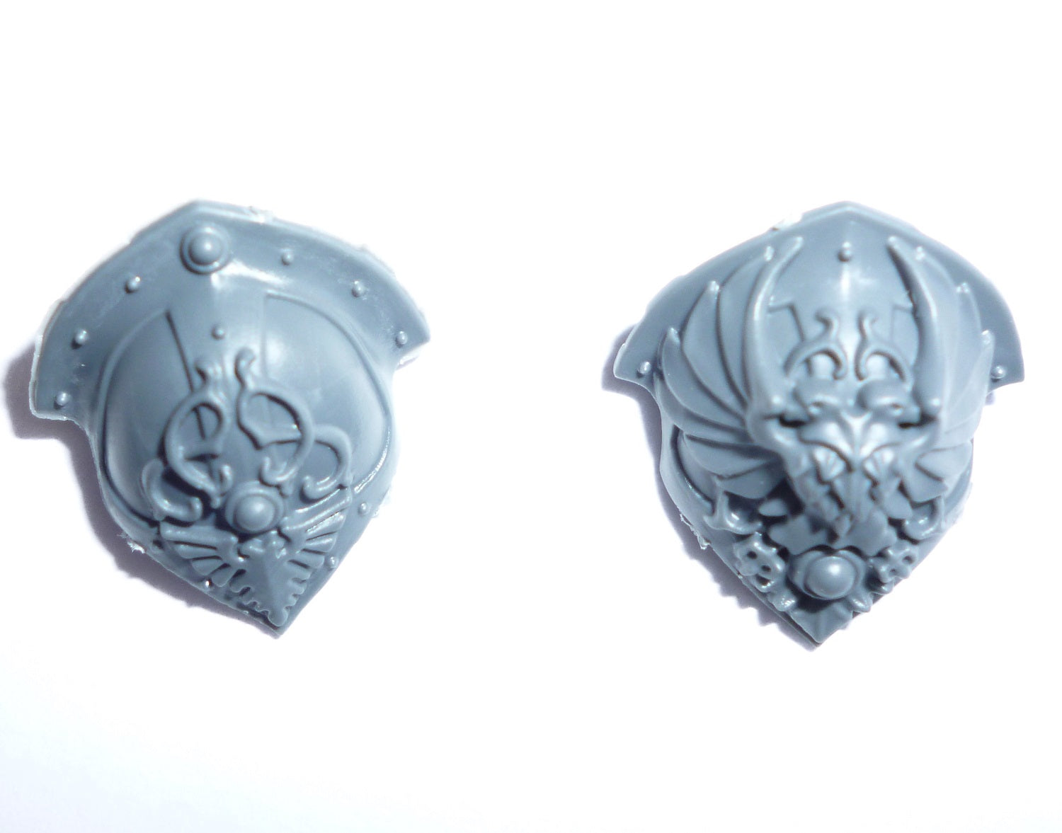 Adeptus Custodes Custodian Guard Shoulder Pads x 2 A - Warhammer - Authentic Sprue