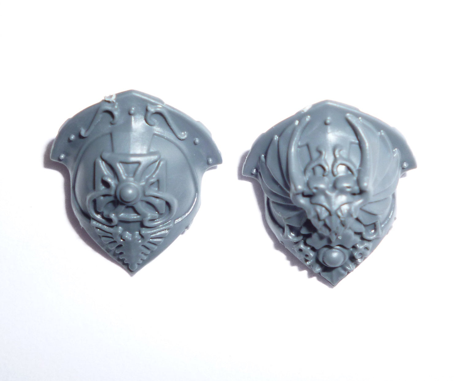 Adeptus Custodes Custodian Guard Shoulder Pads x 2 D - Warhammer - Spare Part