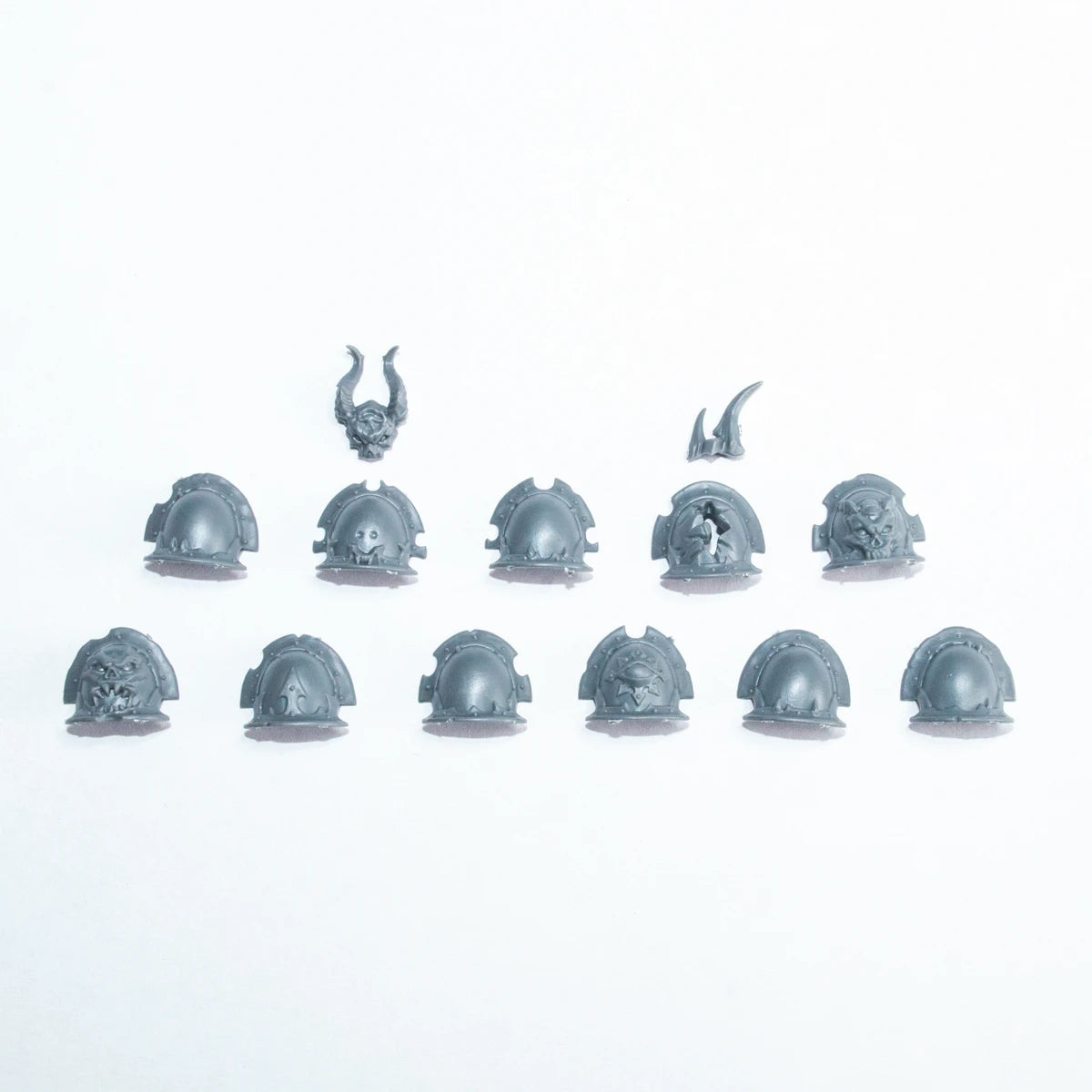 Warhammer 40K Chaos Space Marines Chosen Shoulder Pads x 11 Bits Bitz