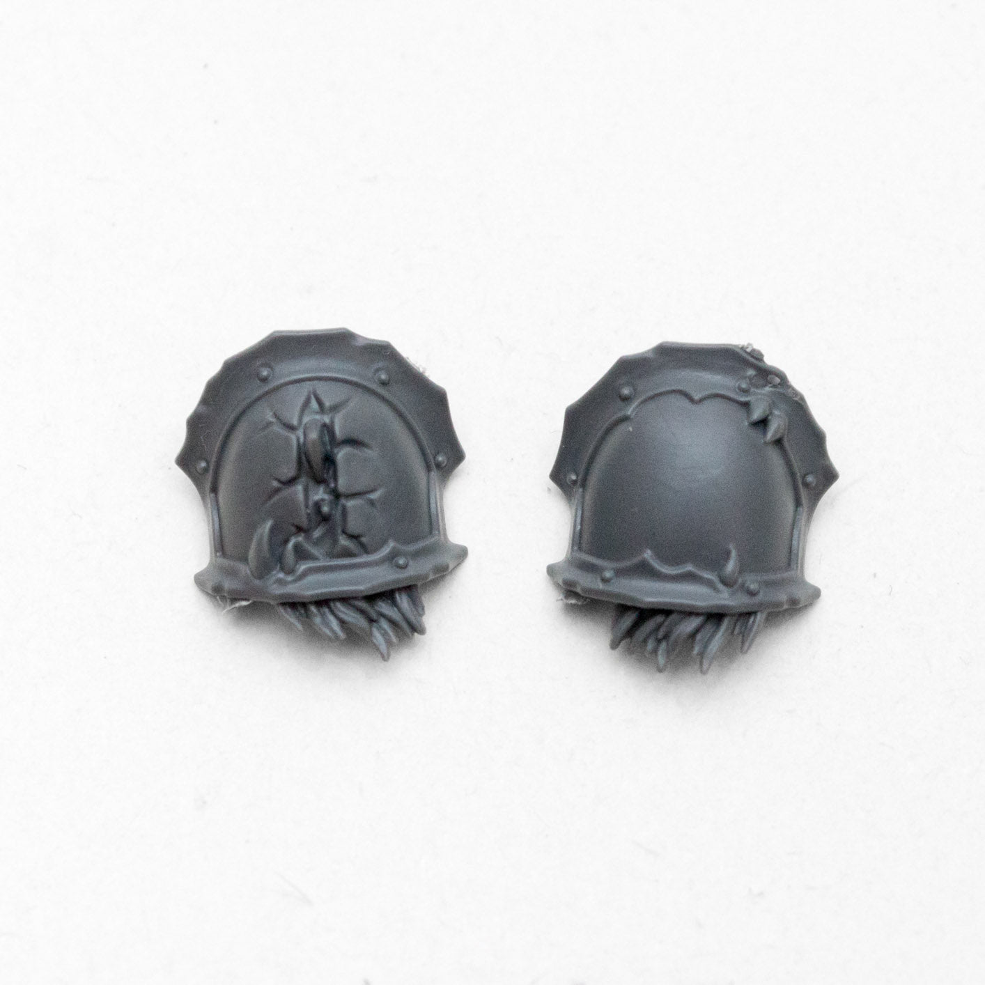 Chaos Space Marines Terminators Shoulder Pads D - Space Marines - Authentic Sprue