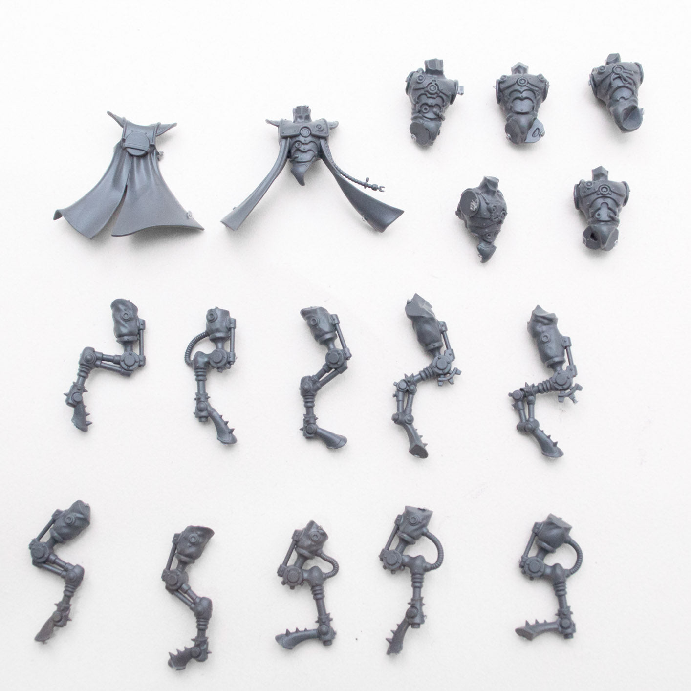 Adeptus Mechanicus Sicarians Legs and Torso x 5 - Warhammer - Kitbash Bit