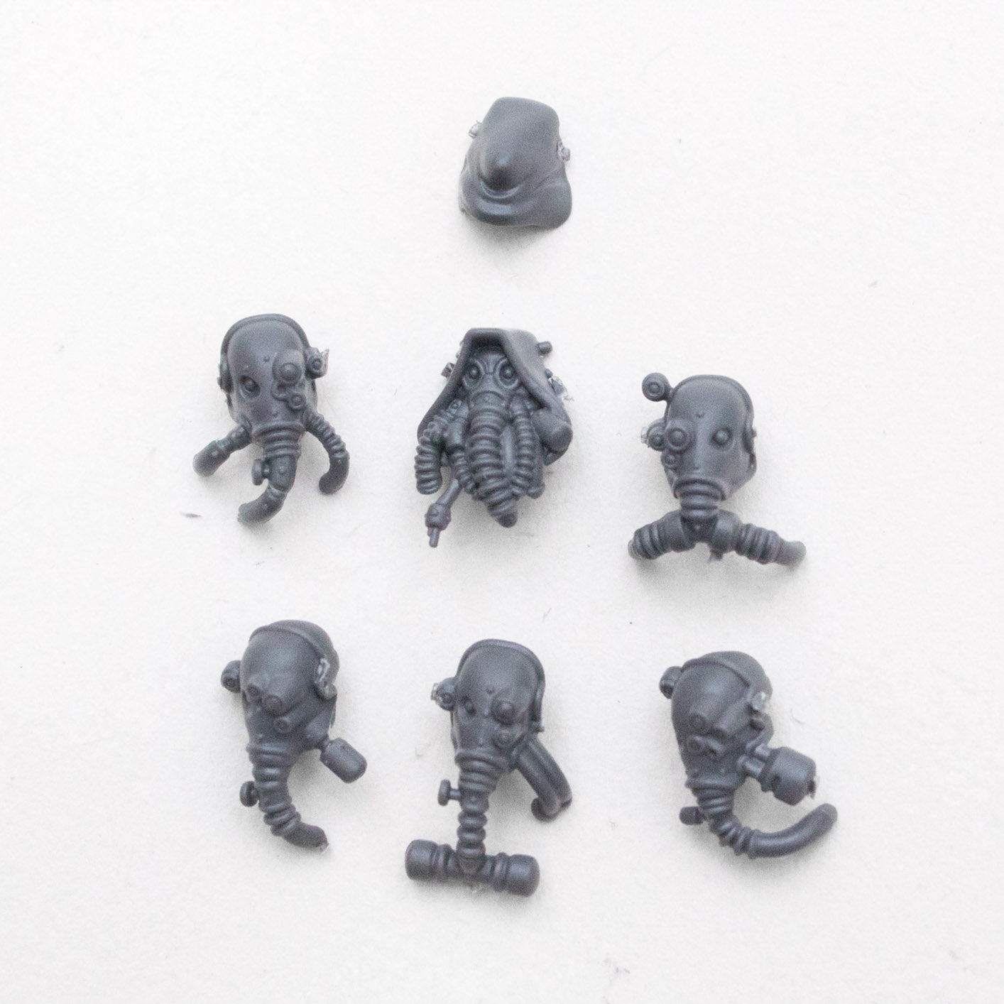 Adeptus Mechanicus Sicarians Heads B - Warhammer - Authentic Sprue