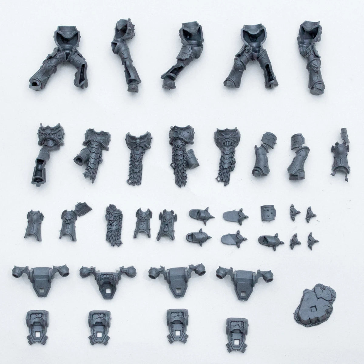 Warhammer 40K Chaos Space Marines Havocs Legs and Torso x 5 Bits Bitz