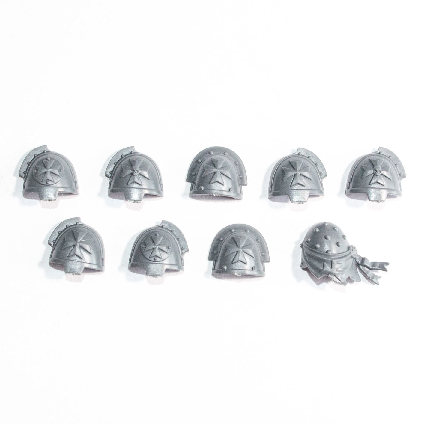 Black Templars Upgrades Shoulder Pads x 9 - Warhammer - Kitbash Bit