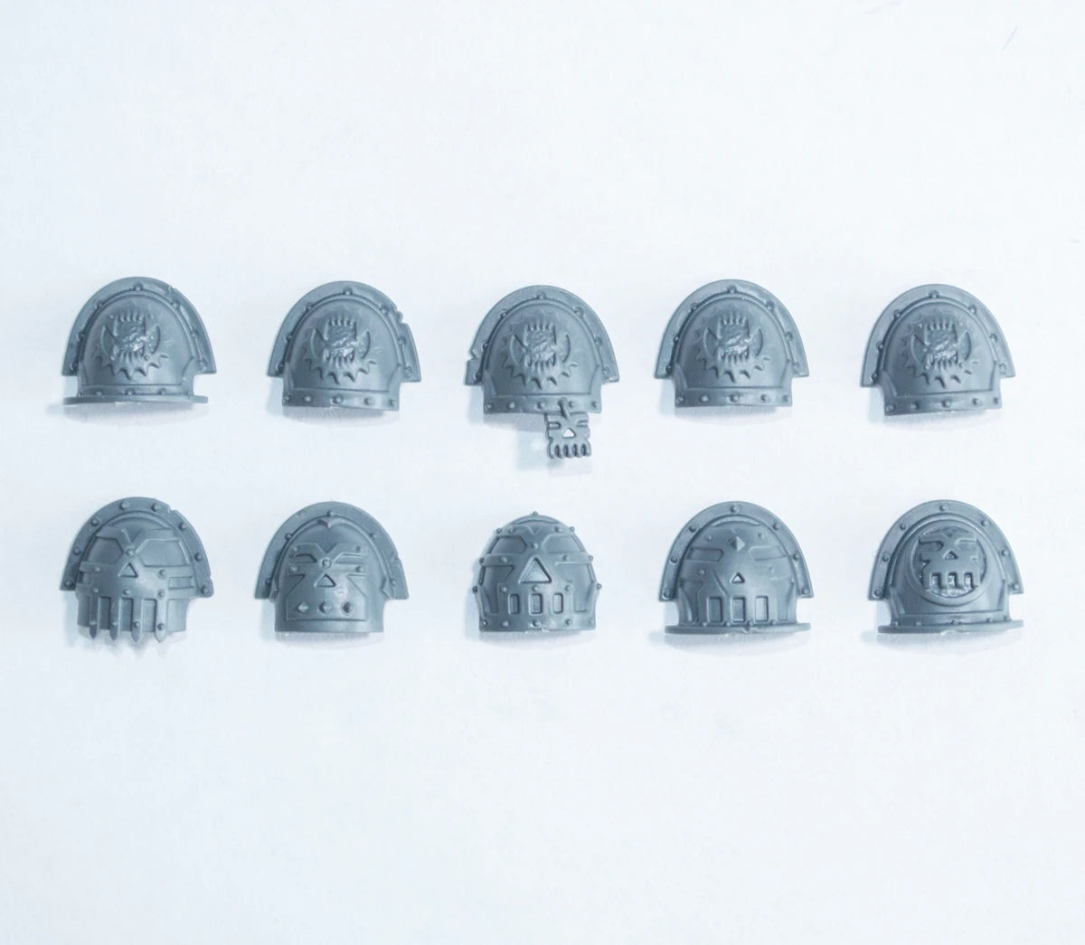 Warhammer 40K Chaos Space Marines Khorne Berzerkers Shoulder Pads x 10 A Bits