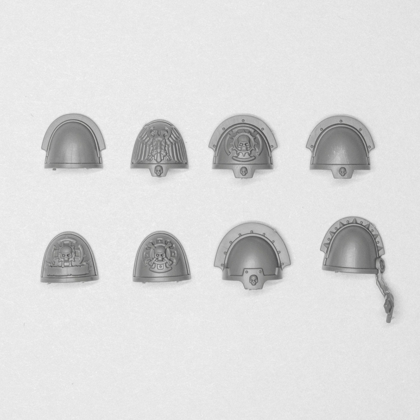 Space Marines Company Heroes Shoulder Pads x 8 - Space Marines - Authentic Sprue