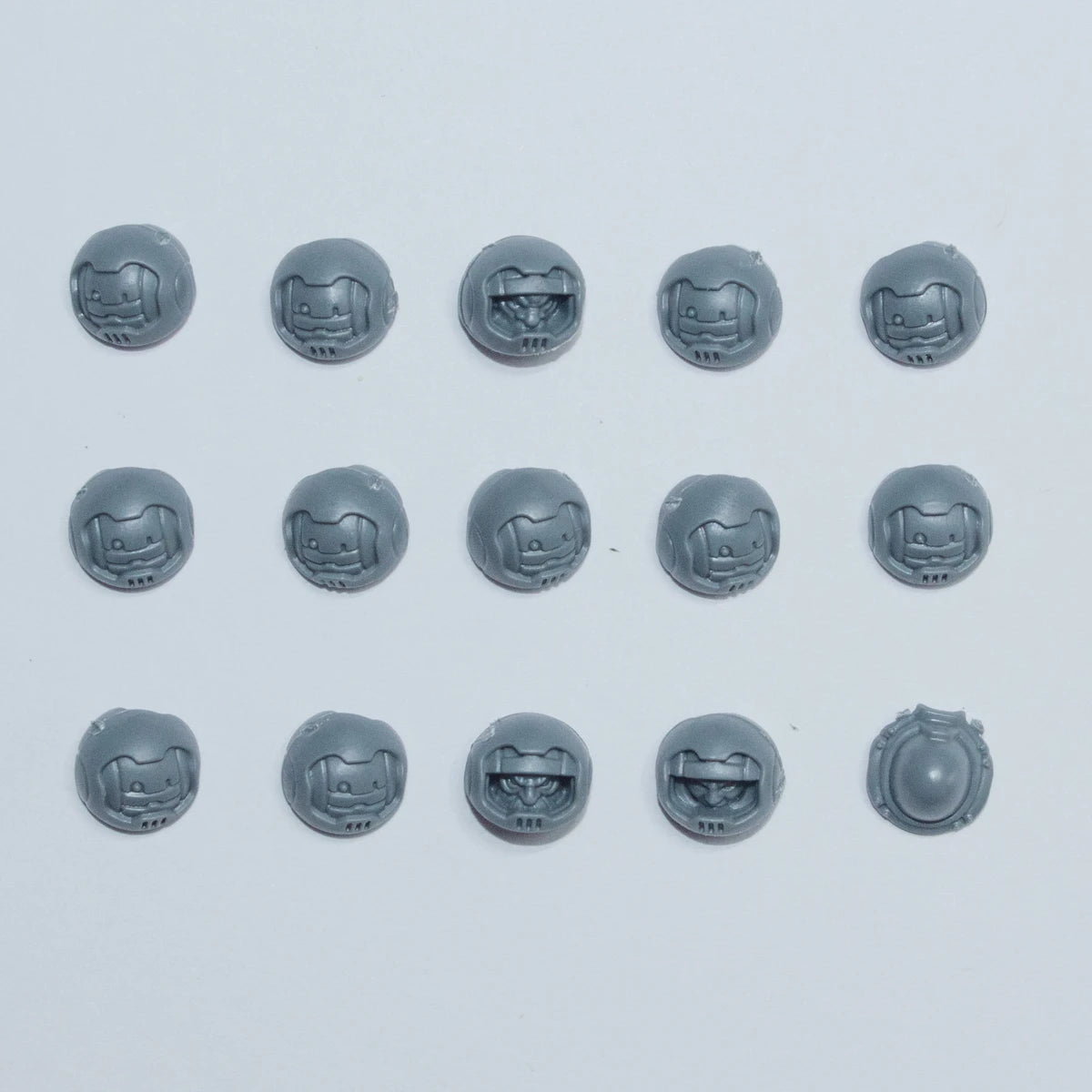 Warhammer 40K Leagues of Votann Hearthkyn Warriors Helmets x 15 Bits Bitz